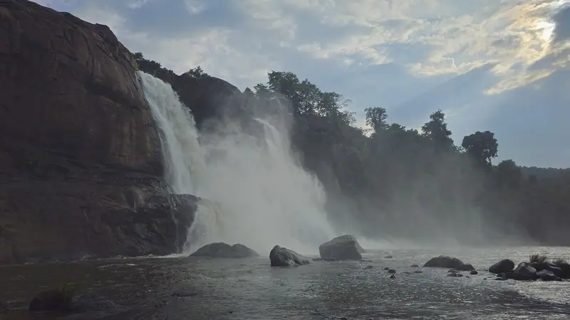 Athirappilly holiday packages