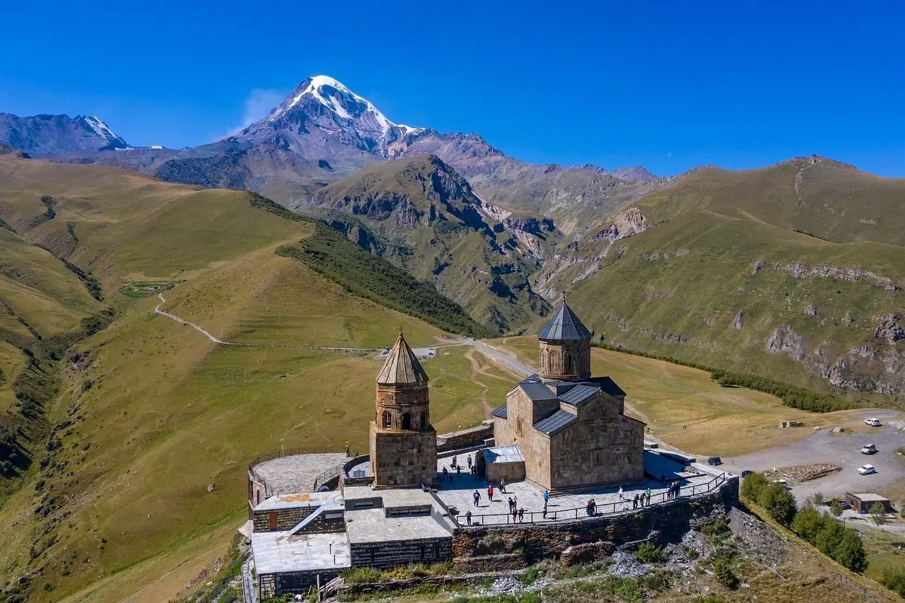 Georgia — Tbilisi, Kazbegi and Caucasus views